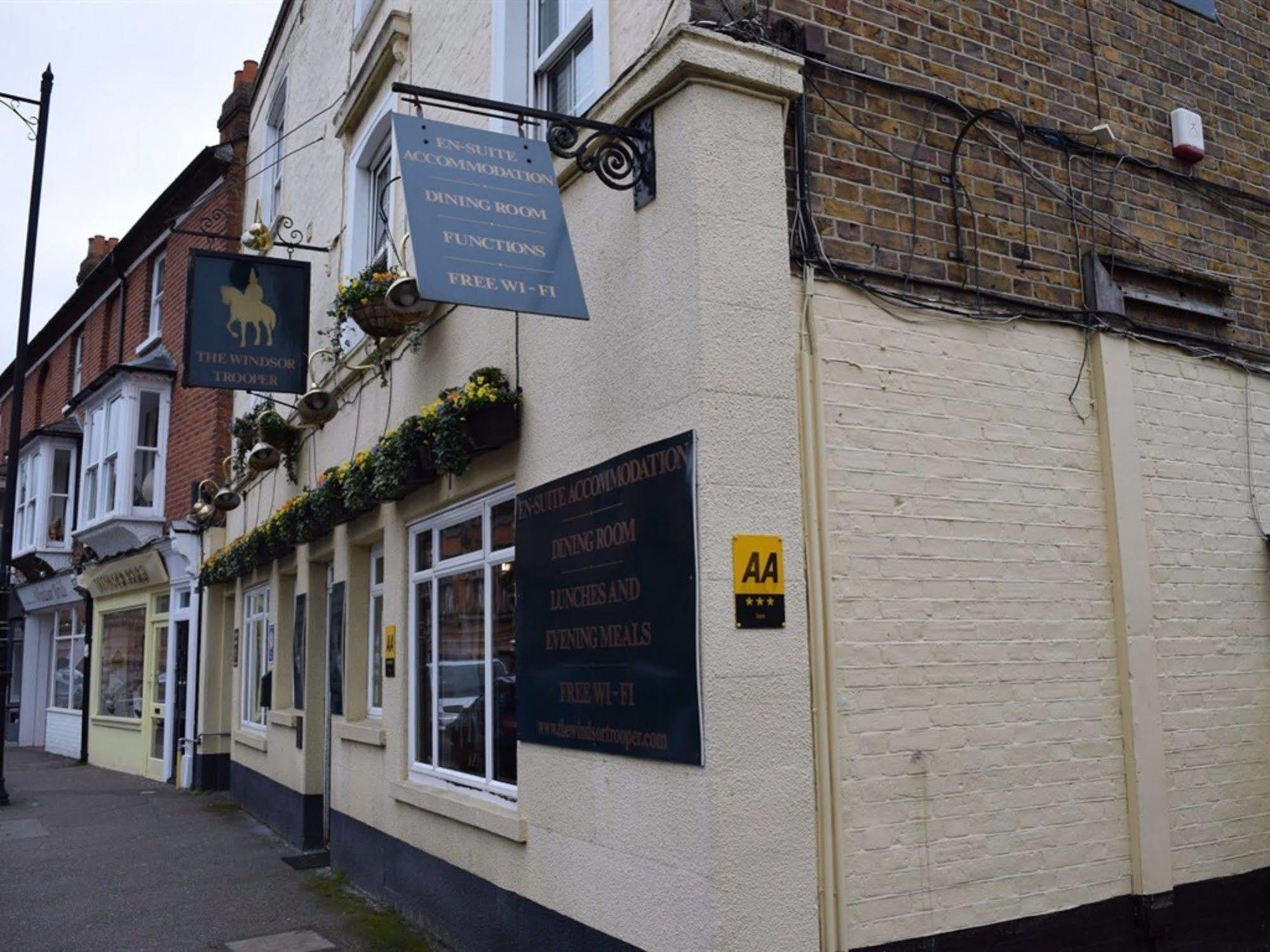 The Windsor Trooper Pub & Inn Екстер'єр фото
