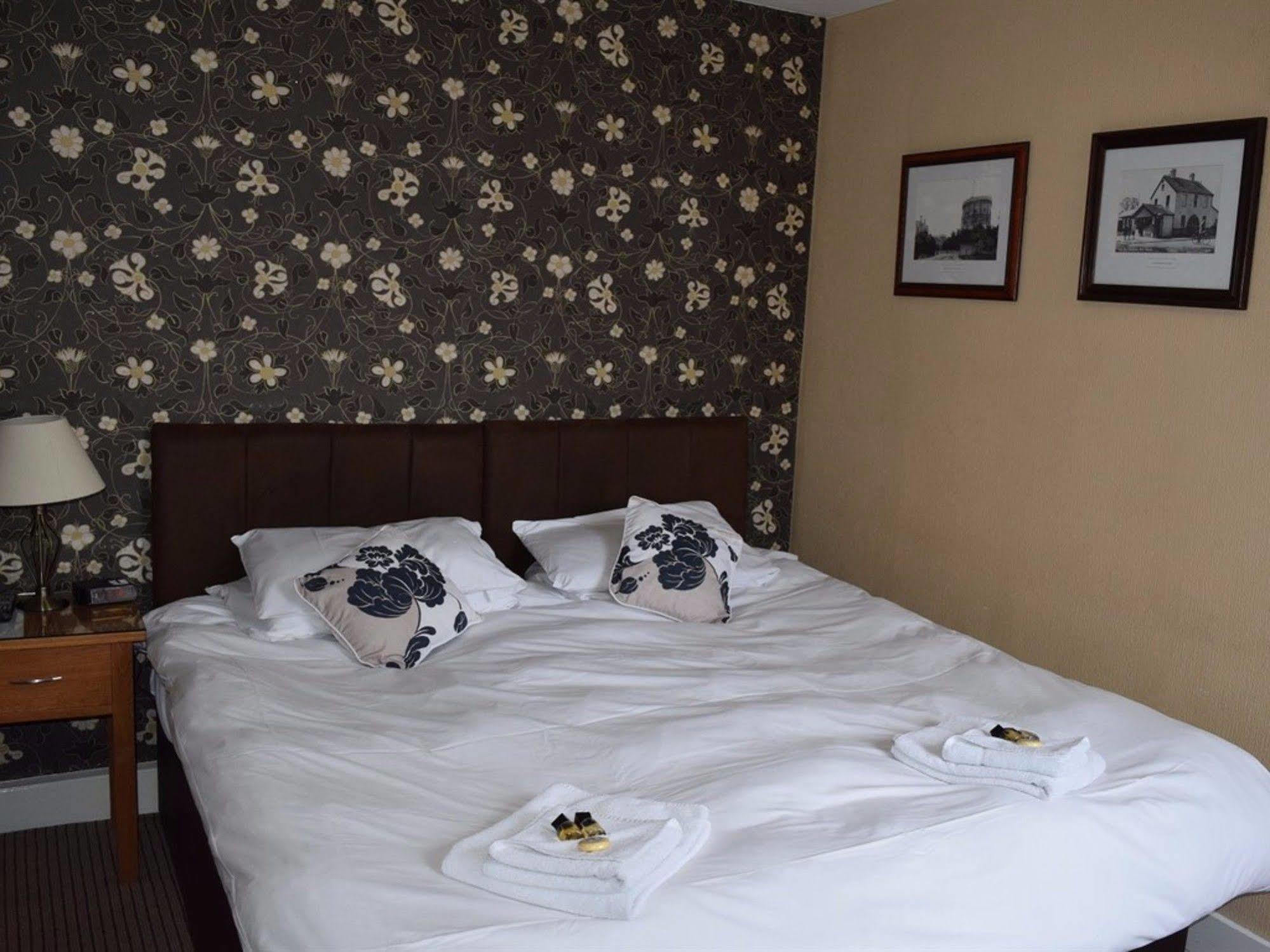 The Windsor Trooper Pub & Inn Екстер'єр фото