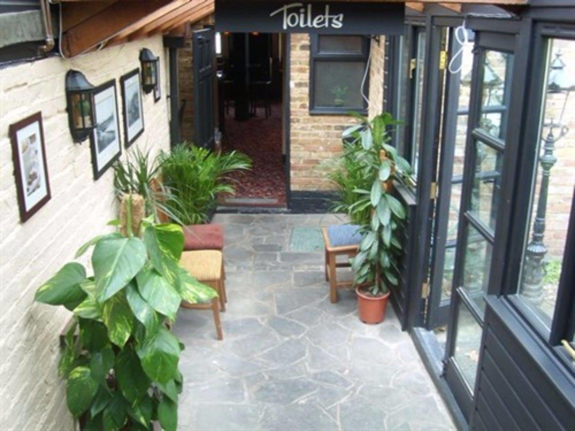 The Windsor Trooper Pub & Inn Екстер'єр фото
