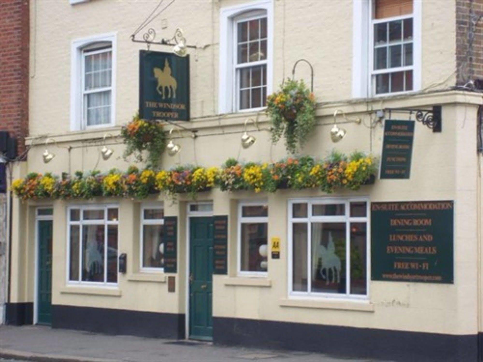 The Windsor Trooper Pub & Inn Екстер'єр фото